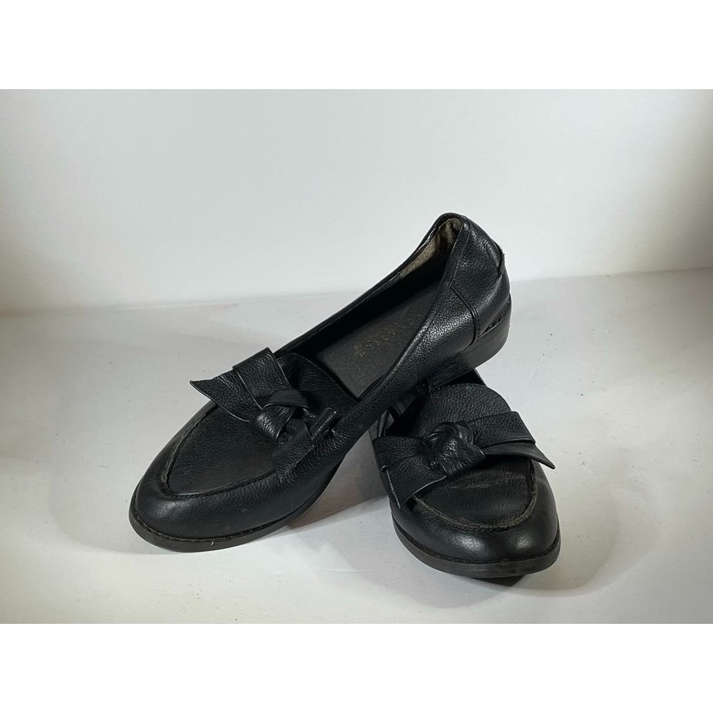 ⭐️⭐️'Very Volatile Women's size 9.  Super Cute Bow design  ⭐️⭐️